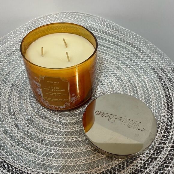BBW White Barn Spiced Gingerbread 3 Wick Candle NWT - Picture 2 of 3